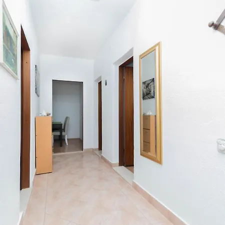 With Terrace & Private Parking Appartement *