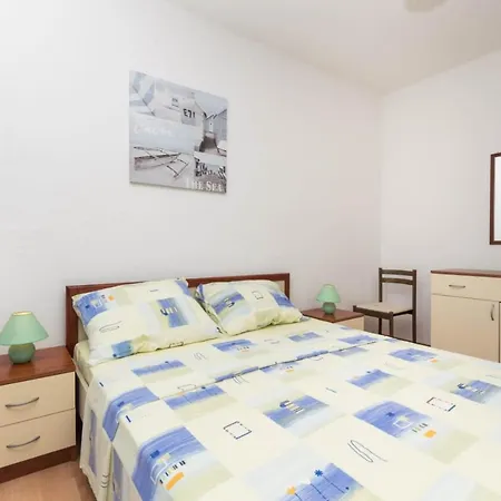 With Terrace & Private Parking Appartement Supetar