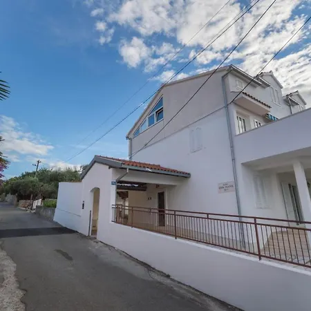 With Terrace & Private Parking Supetar